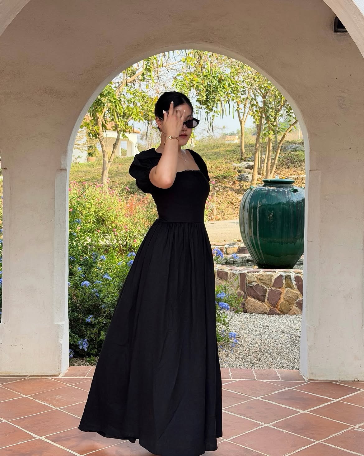The black daizy maxi dress